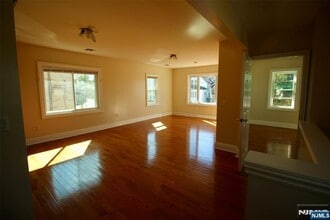513 Fairview Terrace in Ridgefield, NJ - Building Photo - Building Photo
