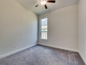 204 Pulitzer Dr in Hutto, TX - Building Photo - Building Photo