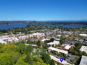 2811 75th Pl SE, Unit #402 in Mercer Island, WA - Building Photo - Building Photo