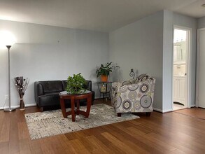 600 Roosevelt Blvd, Unit 314 in Falls Church, VA - Building Photo - Building Photo