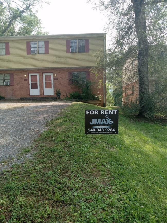 1629 Redwood Rd SE Apartments and Nearby Roanoke Apartments For Rent
