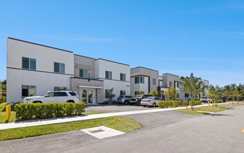 The Cloisters Miami in Miami, FL - Building Photo - Building Photo