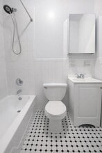 442 W 44th St, Unit 3B in New York, NY - Building Photo - Building Photo
