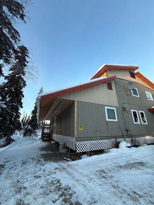 1315 Ballaine Rd in Fairbanks, AK - Building Photo