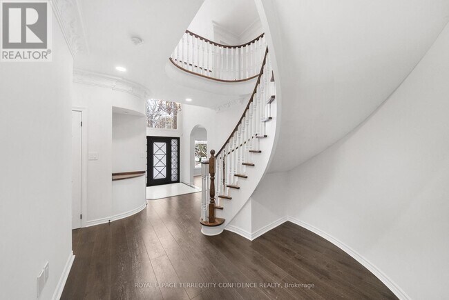 366 Hounslow Ave in Toronto, ON - Building Photo - Building Photo