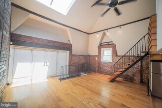 2101 Cypress St in Philadelphia, PA - Building Photo - Building Photo