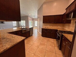 3821 W Vine Ave in Visalia, CA - Building Photo - Building Photo