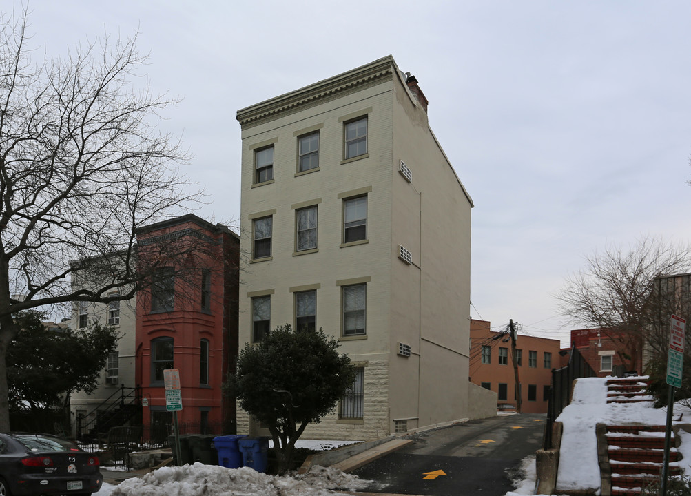 311 3rd St NE in Washington, DC - Building Photo