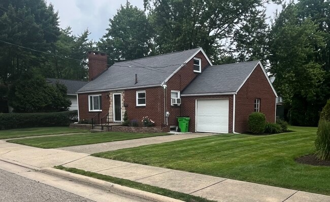property at 315 Bachtel St SW