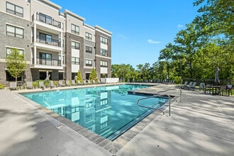 Walnut Hill in Clark, NJ - Building Photo - Building Photo