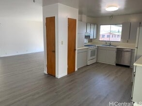 2125 Ala Mahamoe St in Honolulu, HI - Building Photo - Building Photo