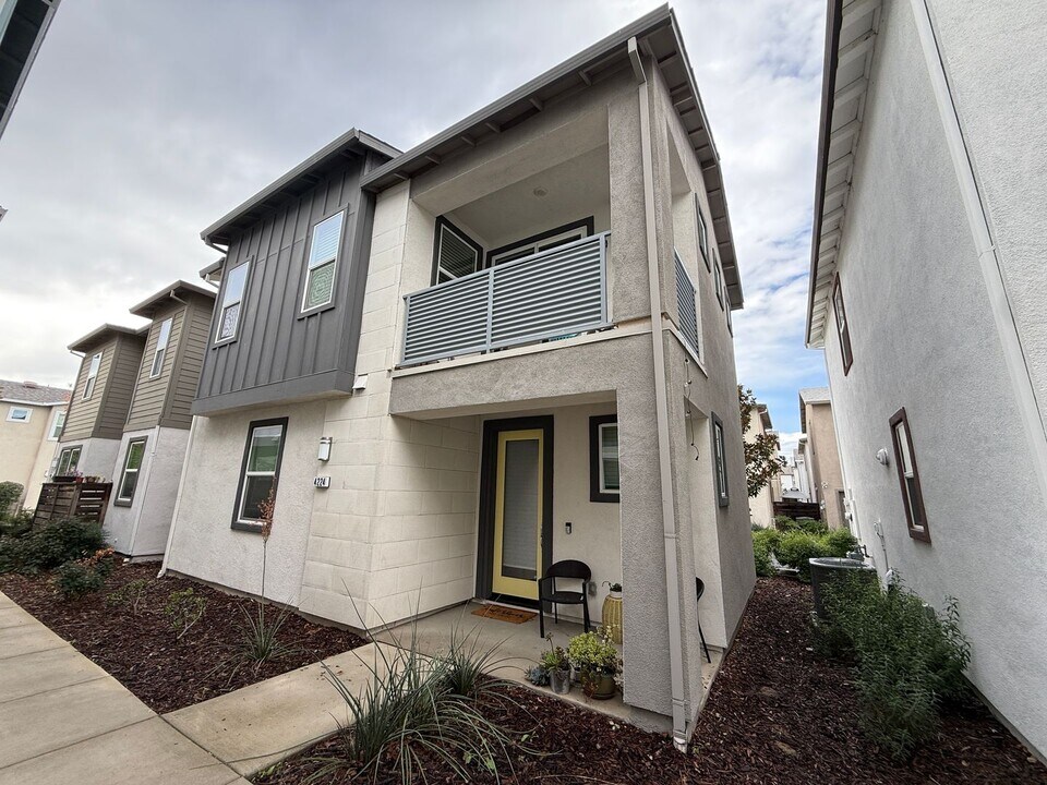 4224 Ocean Ln in Elk Grove, CA - Building Photo