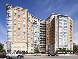 555 Massachusetts Ave NW in Washington, DC - Foto de edificio - Building Photo