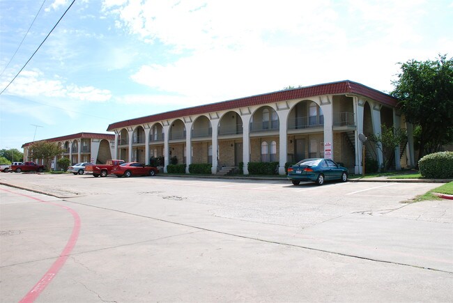 Parkwood Apartments in Garland, TX - Building Photo - Building Photo