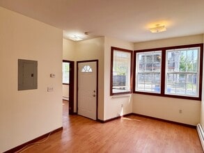 225 E Pearl St in Torrington, CT - Building Photo - Building Photo