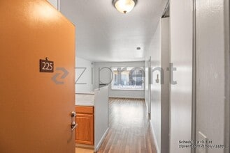100 Village Dr in Brentwood, CA - Building Photo - Building Photo