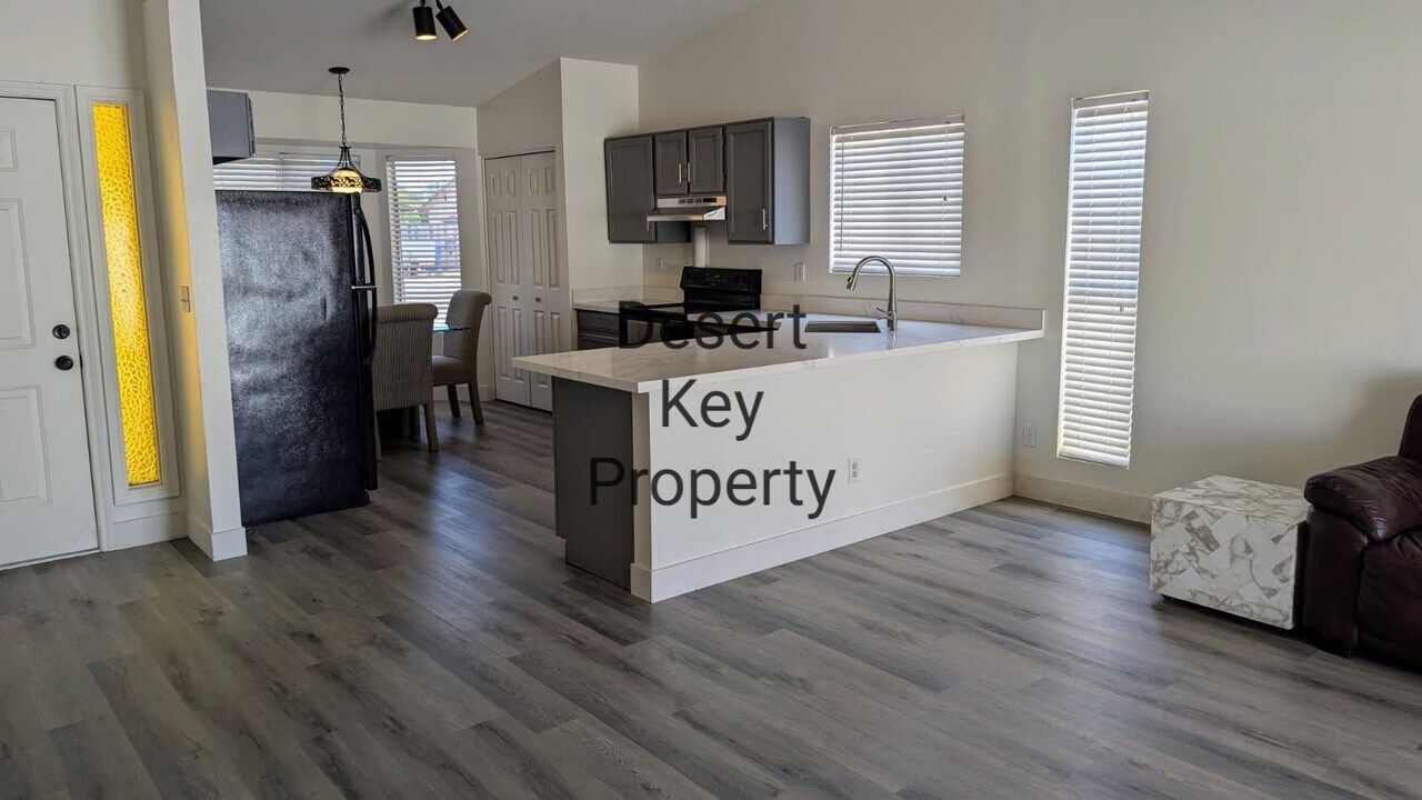 4856 E Capistrano Ave in Phoenix, AZ - Building Photo