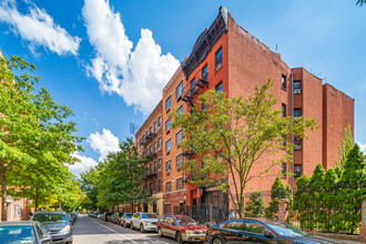 300 E 3rd St in New York, NY - Building Photo - Primary Photo