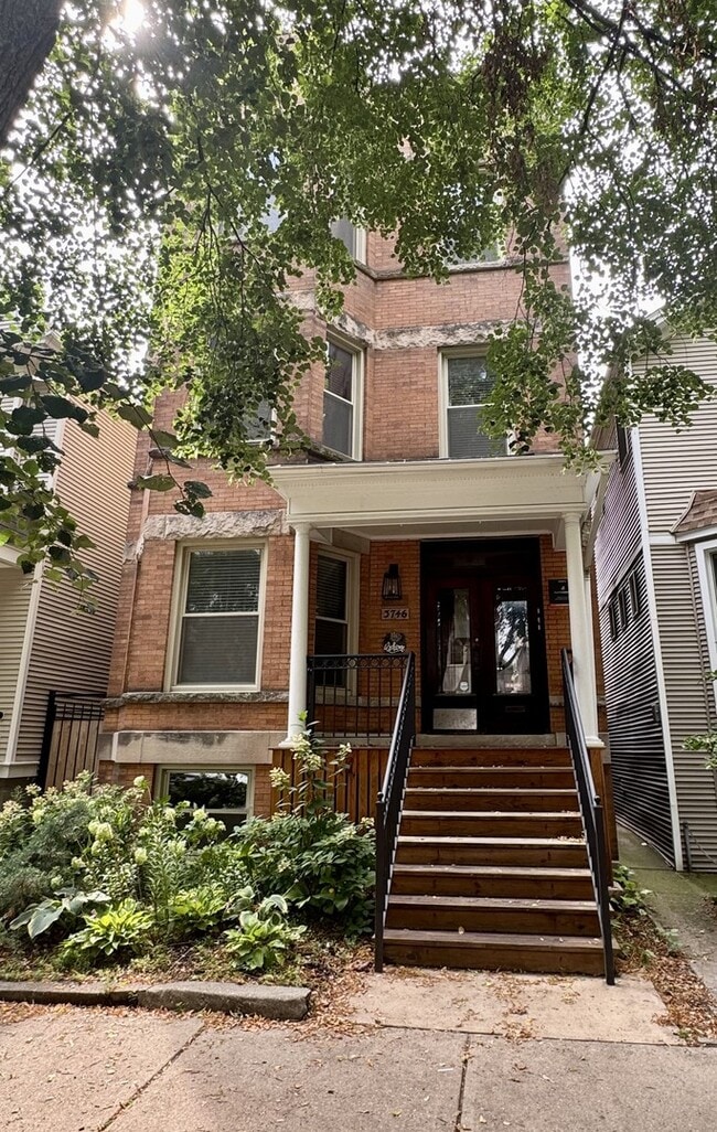 property at 3746 N Hermitage Ave