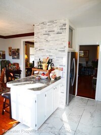 2825 Harview Ave photo'