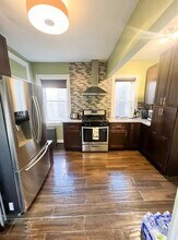 6830 S Paxton Ave in Chicago, IL - Building Photo - Building Photo