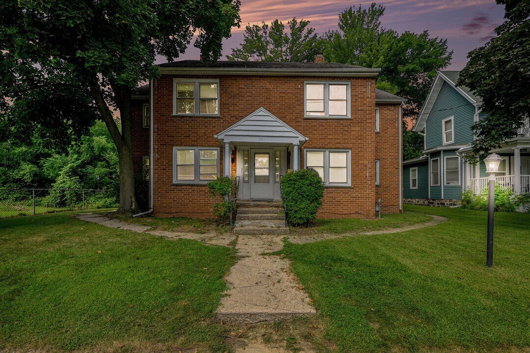 74 Union St S in Battle Creek, MI - Building Photo