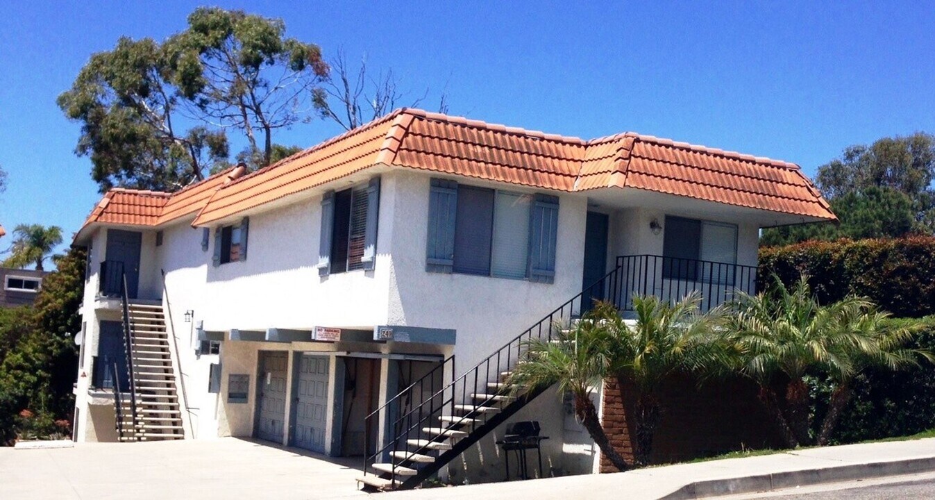 240 W Avenida Palizada in San Clemente, CA - Building Photo