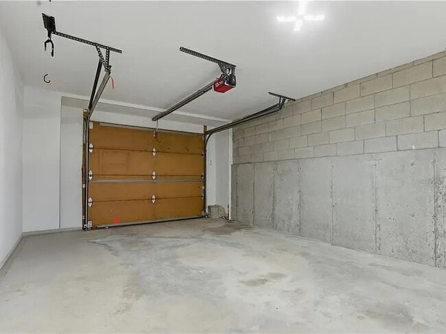 property at 39 Waterview Dr