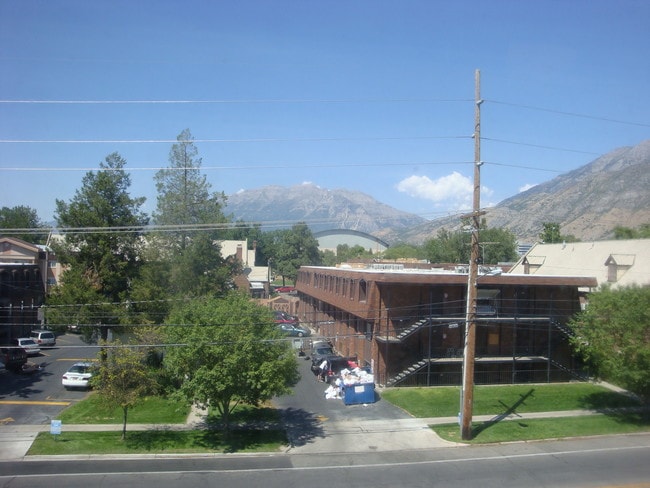 34 E 700 N in Provo, UT - Foto de edificio - Building Photo