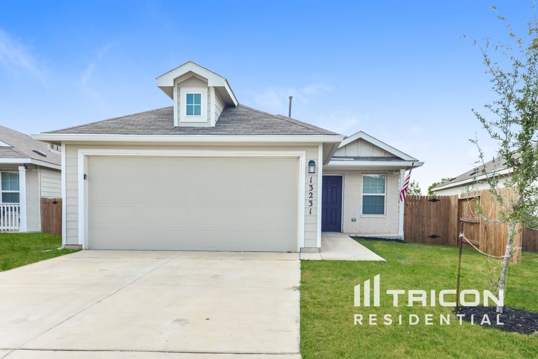 13231 Ashworth Blvd in San Antonio, TX - Building Photo
