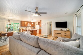 312 W Cooper Ave in Folly Beach, SC - Building Photo - Building Photo