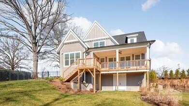 707 Cornelius Rd in Mooresville, NC - Foto de edificio - Building Photo