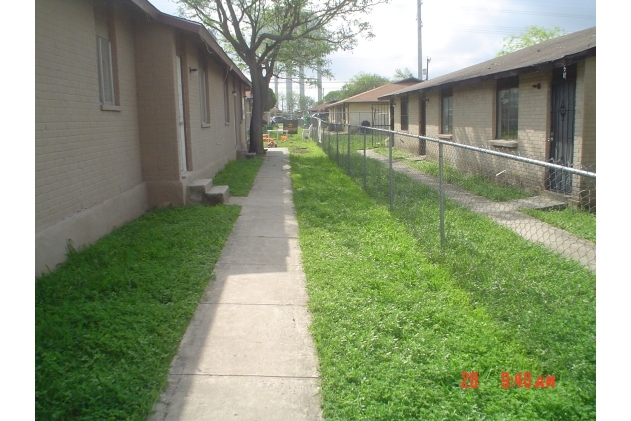 11106 Baywood St in San Antonio, TX - Building Photo - Building Photo