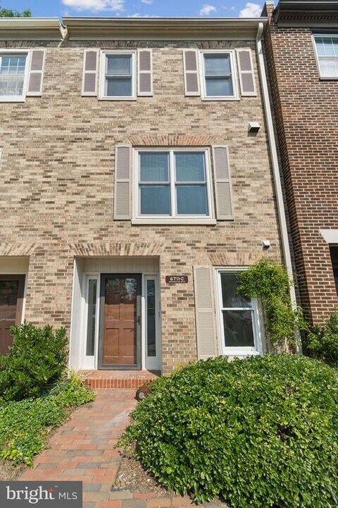 6711 Washington Blvd in Arlington, VA - Building Photo