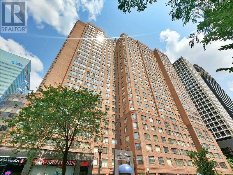 633 Bay St. in Toronto, ON - Building Photo