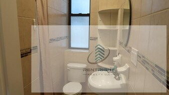 1361 N Ashland Ave, Unit 2F in Chicago, IL - Building Photo