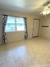 1010 Hawthorn Dr in Pensacola, FL - Foto de edificio - Building Photo