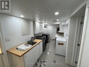 126 Pioneer Ln in Vaughan, ON - Building Photo - Building Photo