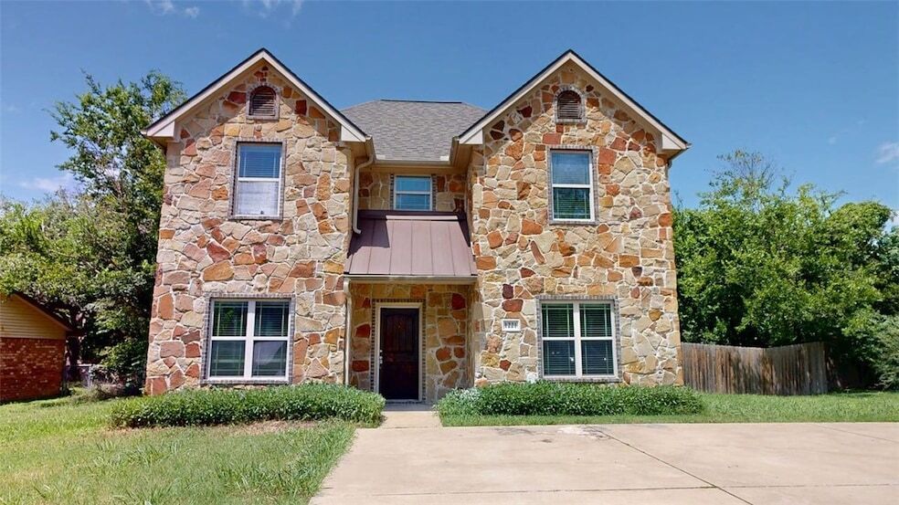 1221 Neal Pickett Dr in College Station, TX - Foto de edificio