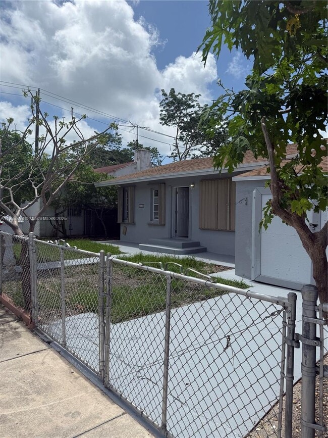 3110 SW 23rd Terrace in Miami, FL - Building Photo - Building Photo