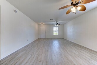 7906 Yaupon View Dr in Cypress, TX - Building Photo - Building Photo