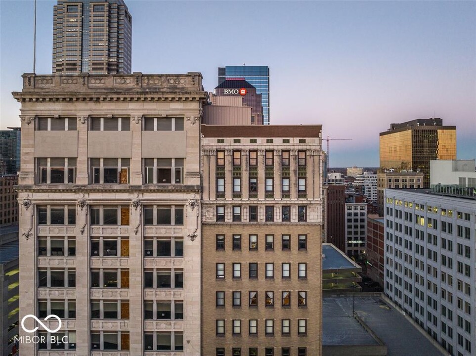 110 E Washington St in Indianapolis, IN - Foto de edificio