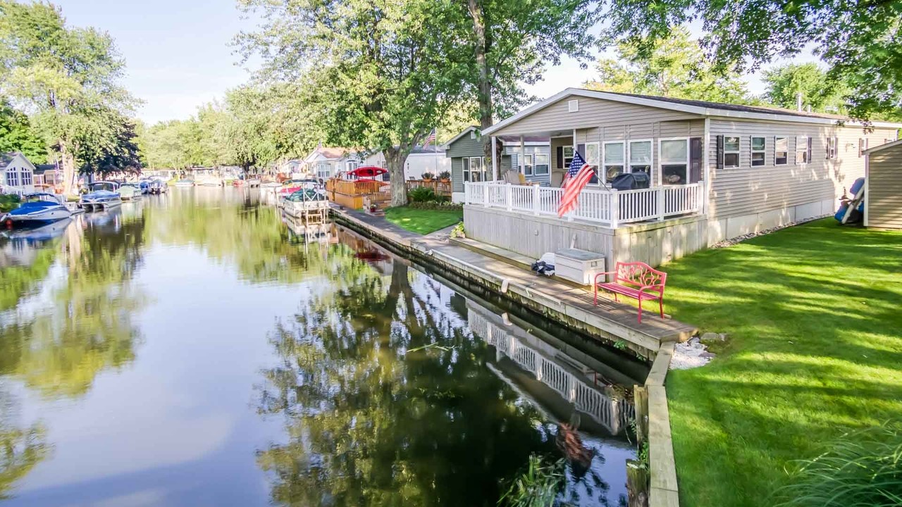 Tamarac Village in Ludington, MI - Building Photo