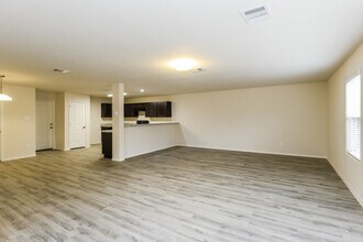 2065 Oakwood Forest Dr in Bryan, TX - Building Photo - Building Photo