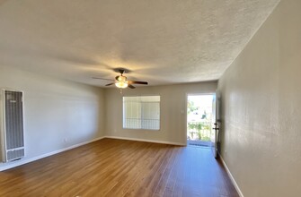 Bernardo Apartments in Sunnyvale, CA - Foto de edificio - Building Photo