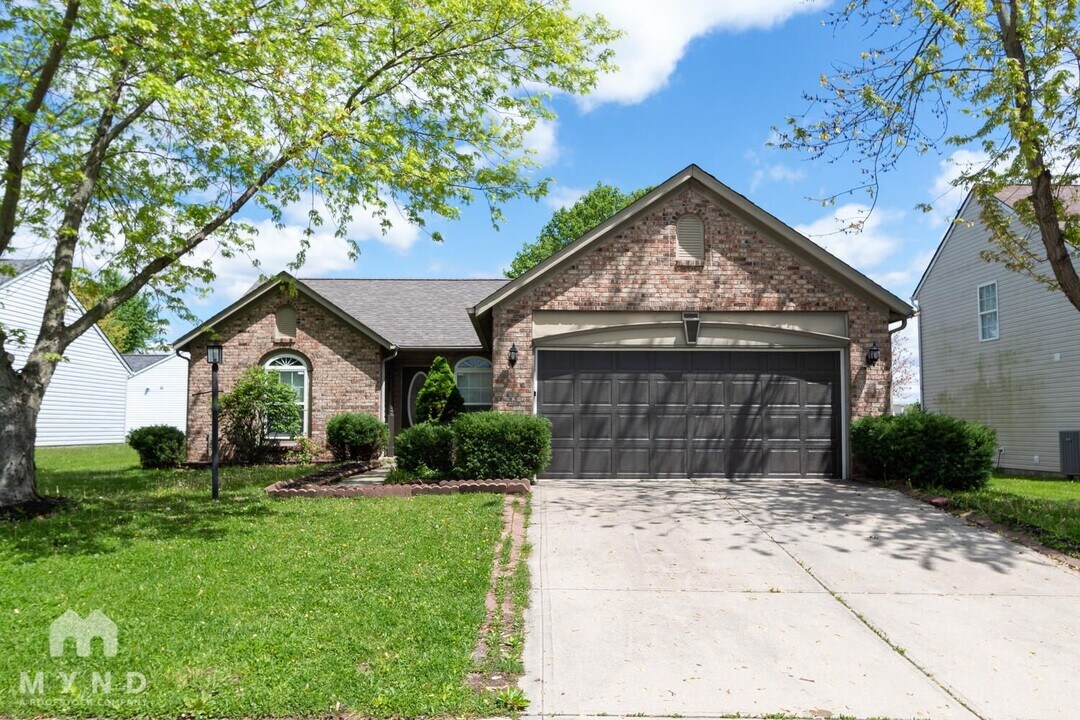 2205 Autumn Creek Dr in Indianapolis, IN - Building Photo