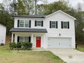 310 Valley View Dr in Fairburn, GA - Building Photo