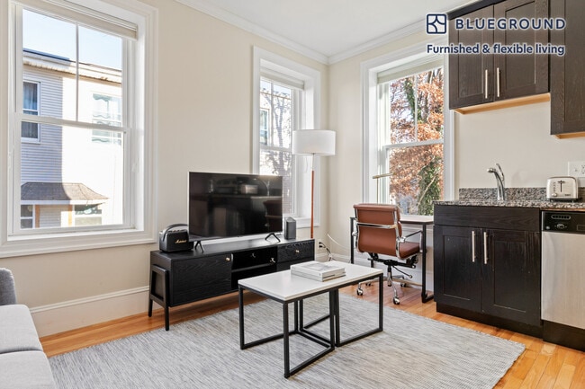 91 Perkins St, Unit FL1-ID802 in Somerville, MA - Building Photo - Building Photo