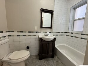 223 Fowler Ave, Unit 3 in Jersey City, NJ - Building Photo - Building Photo