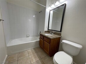 10217 King Henry Ave in Las Vegas, NV - Building Photo - Building Photo